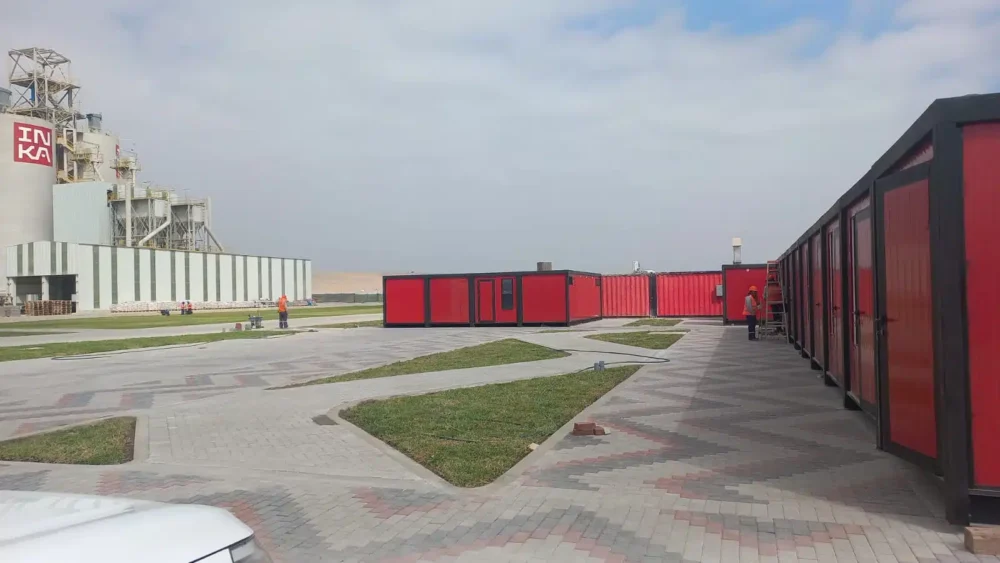 Cañete, Panamericana Sur. Oficinas administrativas. Módulos de oficina, comedor, vestuario y baños.